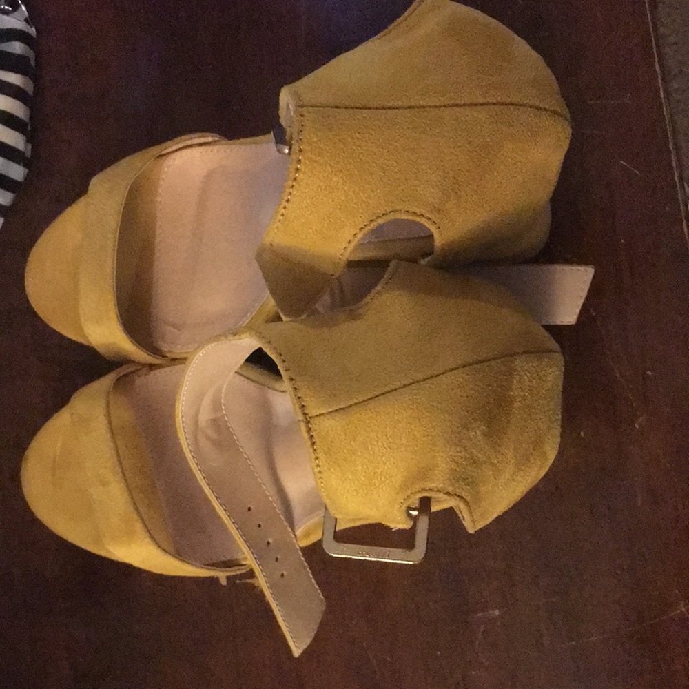 Forever 21 mustard yellow clog heels size US 10